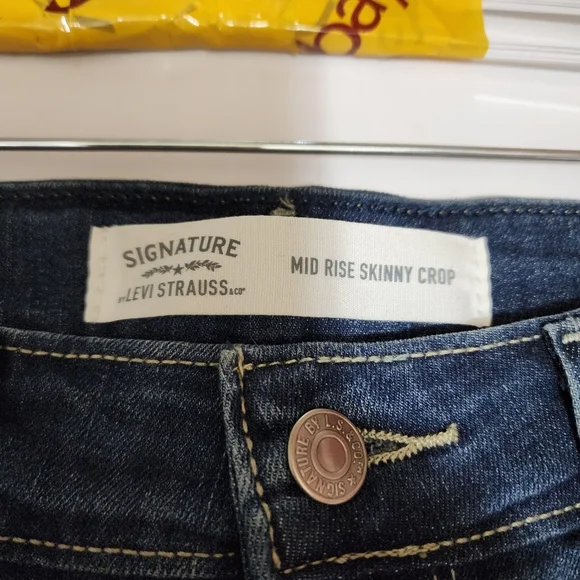 New- Levi's Signature Jeans Women's 10 30x25 Crop Mid Rise Skinny Blue - Picture 8 of 11